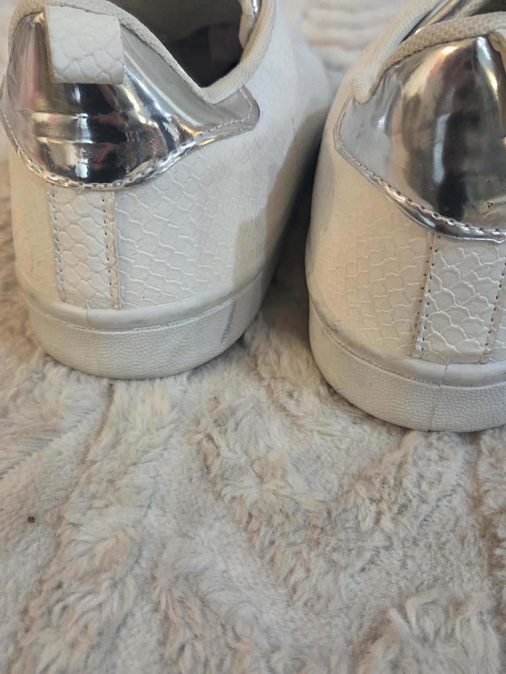 chatties White & Silver Lace-Up Sneakers with Silver Metallic Toe Woman Size 11 - Picture 8 of 10